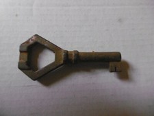 Clé Clef ancienne creuse /
