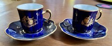 2 tasses à moka avec sous-tasse en porcelaine de Limoges bleue et liseret or