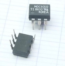 2x M0C3010 TI.8830 circuit intégré DIP 8 pins optocoupleur. MOC3010. Lot de 2