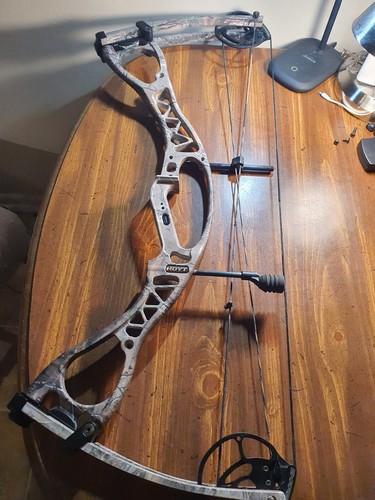 Hoyt charger 70lbs draw - 27",