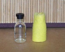 MINIATURE  ANCIENNE eau de Monsieur Balmain Feutrine   vide 