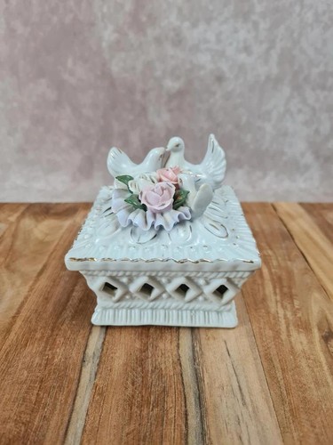 Petite boîte ancienne en - 💕,