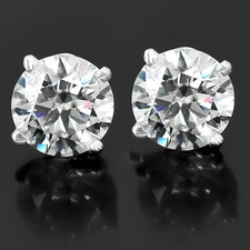 Clous solitaire diamant