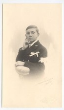 Jeune garçon communiant prie dieu communion  - photo ancienne an. 1930 40