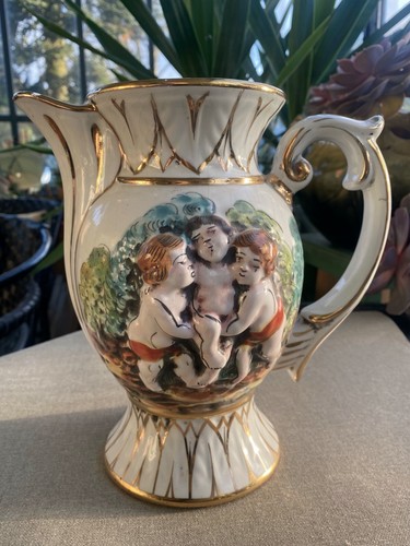 Pot vase baroque chérubins - /,