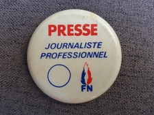 Badge Front National Presse
