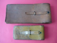 Anciennes cartouchières militaires en cuir.