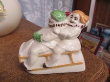 tres rare ancienne tirelire,enfants sur la luge ,sarreguemines,parfait état,