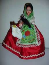 Poupee  folklorique ancienne régionale MONDE ITALIE avec panier