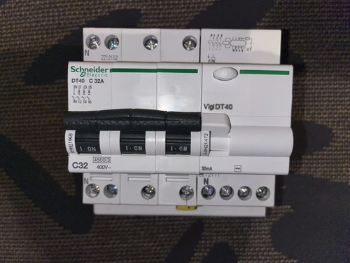 Disjoncteur a9n21068 - disjoncteur,