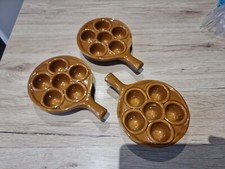 Lot de 3 assiettes à escargots ?