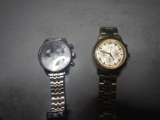 DEUX MONTRES HORS D'USAGE