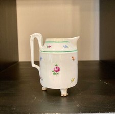 Porcelaine de Vienne Beau pichet à crème en porcelaine décor de fleurettes 1800