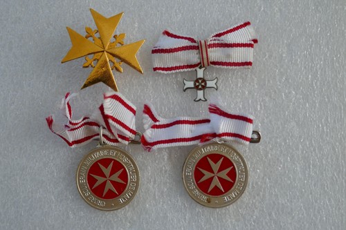 Médailles militaire insignes - médailles,