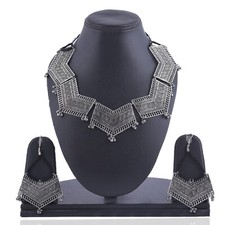 Ensemble collier abstrait