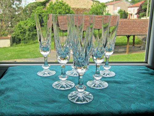 Flutes champagne en - flutes, a