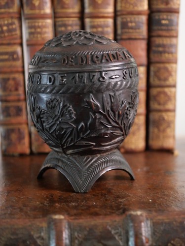 Noix coco sculptée datée - de,