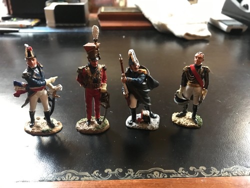 Figurines maréchaux et - 4,