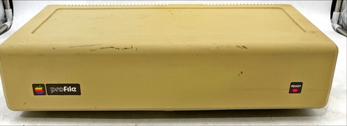 Vintage apple profile - vintage, a9m0005