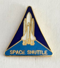 73  -  Pin's NAVETTE SPATIALE
