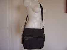  SAC ETAT NEUF  " BENETTON " STYLE REPORTER TOILE DEPERLANTE NOIRE