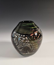 Vase en verre soufflé signé