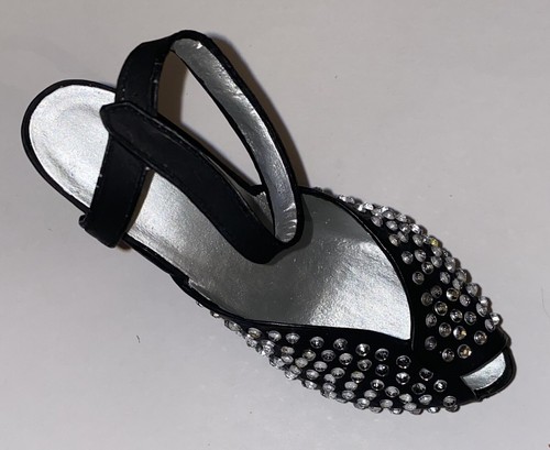 Just the right shoe pave - right,