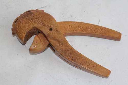 Casse noix bois sculpté - , art