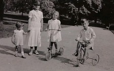 Enfants Tricycle Et Trotinette