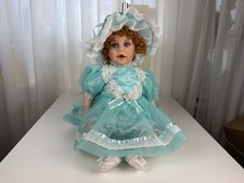 Poupée d'artiste poupée en