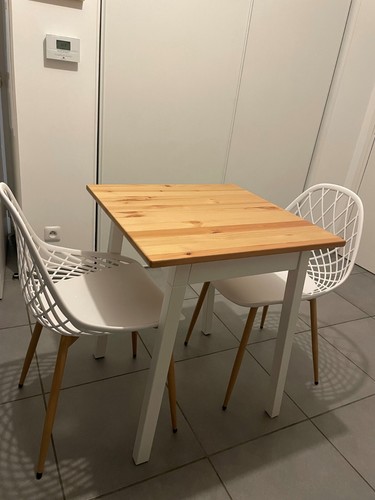 Ensemble table chaises - et, de