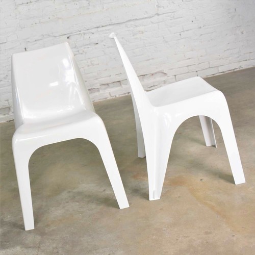 Vintage modern white - modern, molded