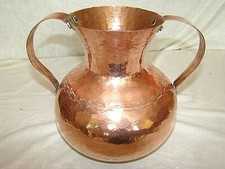 vase en cuivre avec anses