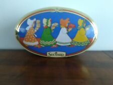 Boîte en métal ancienne