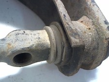 Triangle superieur avant gauche NISSAN VANETTE 1