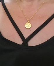 Authentique pendentif médaille doré CHANEL vintage 