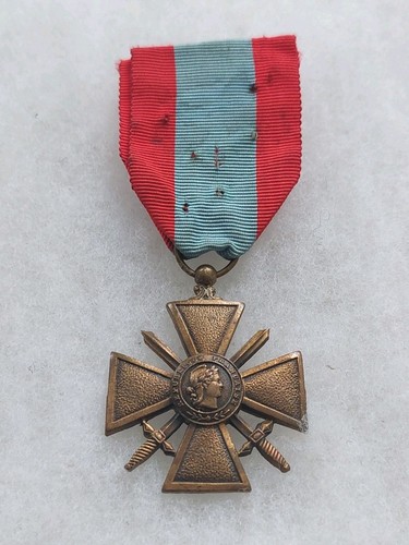 Une médaille militaire