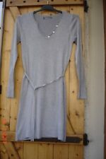 robe Pull tunique grise avec ailes d'ange en strass dans le dos Taille S