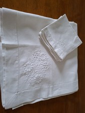 NAPPE ANCIENNE  CARREE, BRODEE main, AJOUREE, + SIX SERVIETTES en coton, 140x140