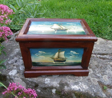 COFFRE EN BOIS PEINT À LA