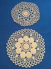 Deux jolis napperons anciens, travail breton, fait main, en fil de lin écru