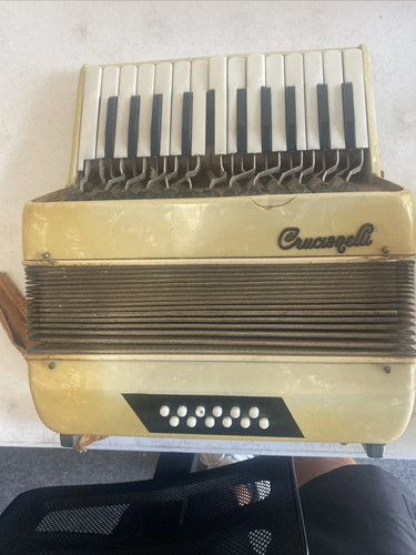 Acordeon crucianelli - acordeon,