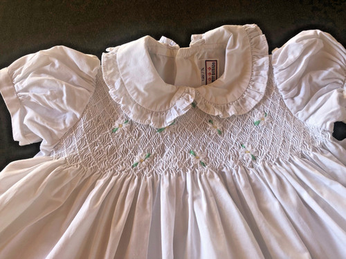 Belle robe blanche petit - belle,