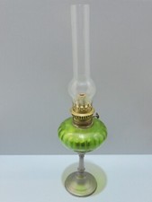 - ANCIENNE LAMPE A PETROLE PIED ETAIN BOL VERRE COULEUR VERTE Complète    D