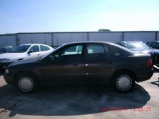 Fusee avant droit AUDI A4 1 PHASE 1 8D0407258AL