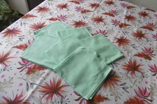 Nappe rectangulaire anti taches aux motifs floraux 240x150 cm et 6 serviettes