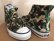 Une BAPE x STUSSY Bapesta