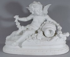 Angelot Tenant Une Guirlande