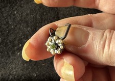 JOLIES ANCIENNES PETITES BOUCLES DORMEUSES FLEURS 