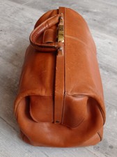 Sac à main vintage en cuir marron petit bagage à main vintage style médecin.